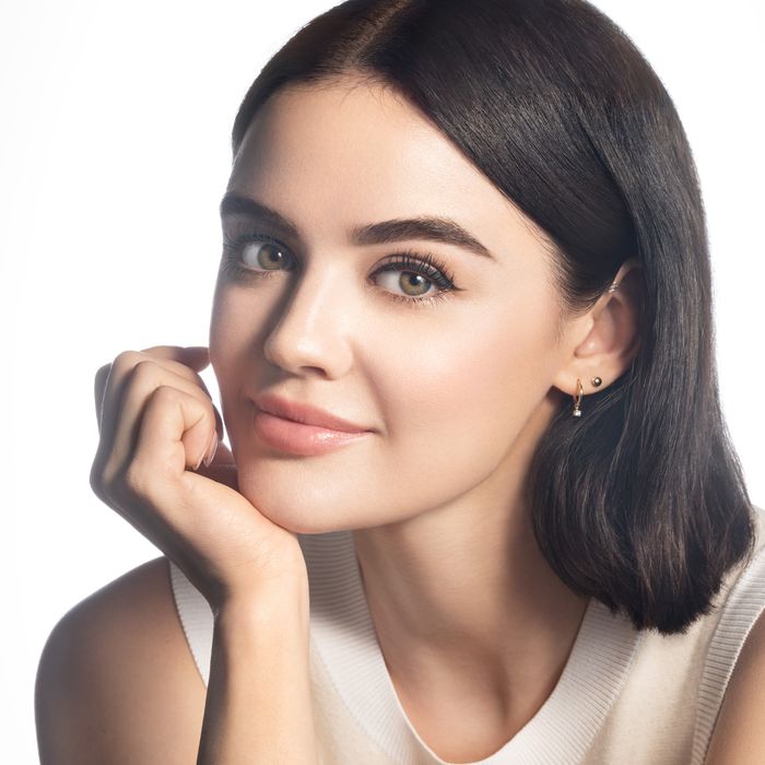 Lucy Hale Almay