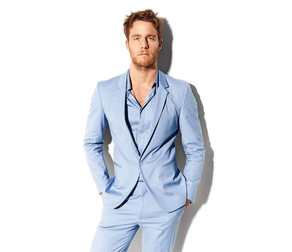 main-shameless-star-jake-mcdorman-shows-off-the-best-new-suit-for-spring